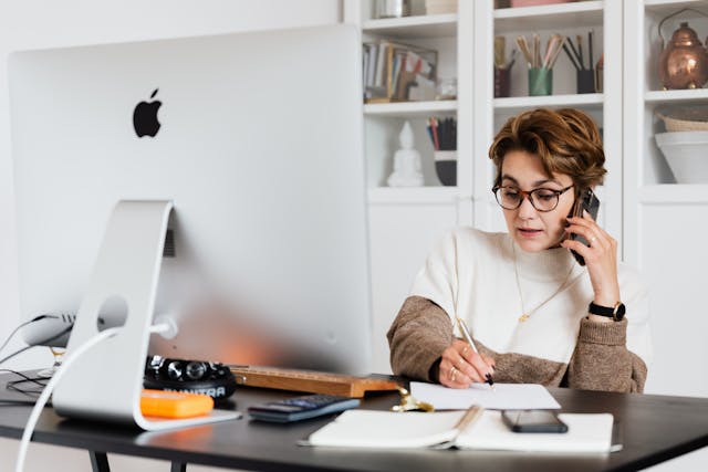 create a last will in New Jersey, image of woman multitasking at her desk